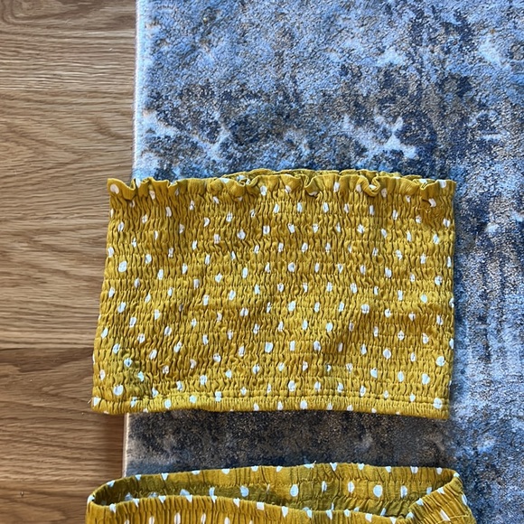 two piece set - Picture 3 of 5